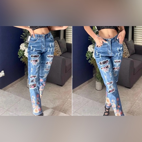 Floral distressed Blue Jeans - Picture 4 of 9